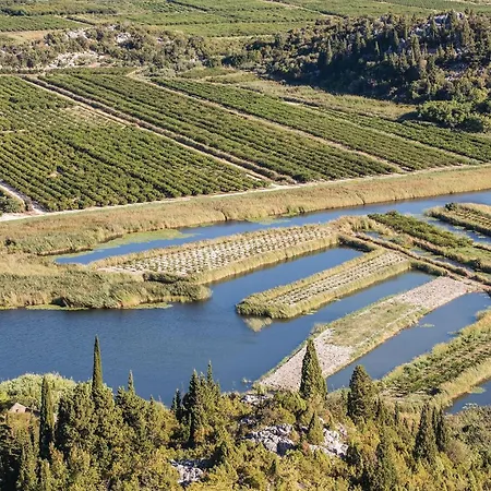 Apartamento 1 Bedroom Gorgeous In Rogotin-ploce Rogotin