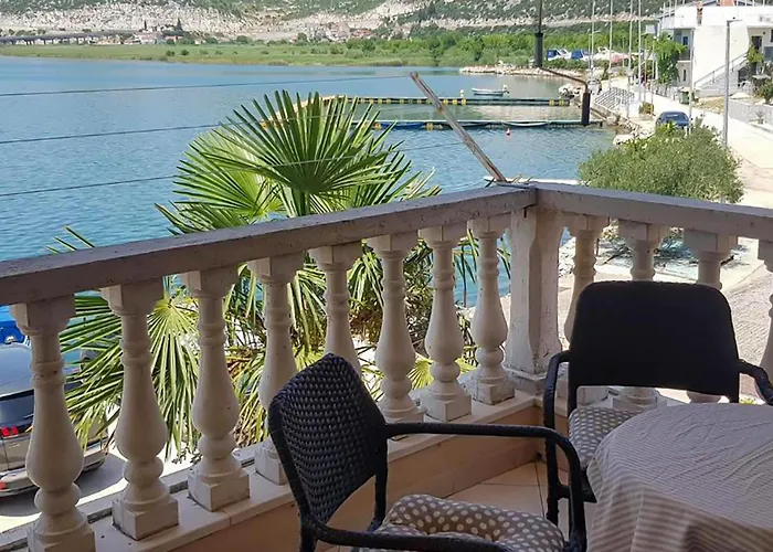 1 Bedroom Gorgeous In Rogotin-ploce *