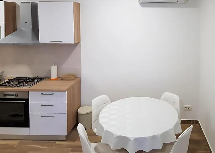 1 Bedroom Gorgeous In Rogotin-ploce Rogotin