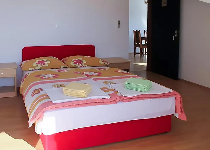 1 Bedroom Gorgeous In Rogotin-ploce * Rogotin