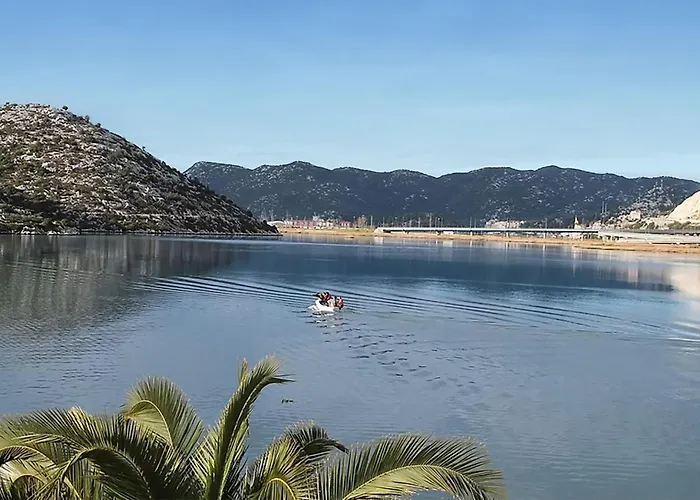 1 Bedroom Gorgeous In Rogotin-ploce Apartamento