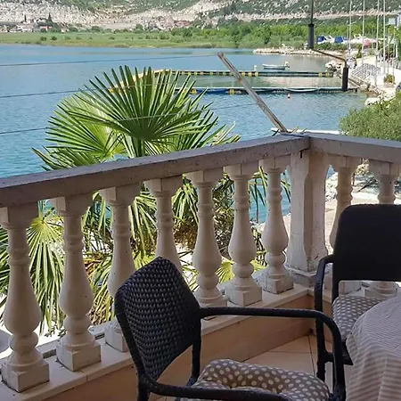 1 Bedroom Gorgeous In Rogotin-ploce *