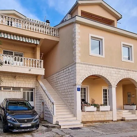 1 Bedroom Gorgeous In Rogotin-ploce * Rogotin