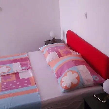 1 Bedroom Gorgeous In Rogotin-ploce * Rogotin