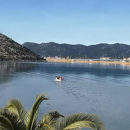 1 Bedroom Gorgeous In Rogotin-ploce Apartman