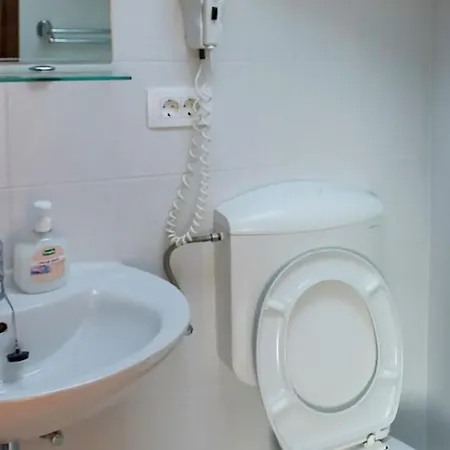 1 Bedroom Gorgeous In Rogotin-ploce