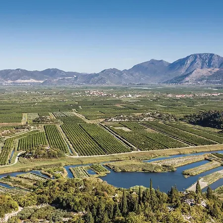 1 Bedroom Gorgeous In Rogotin-ploce Apartment Rogotin