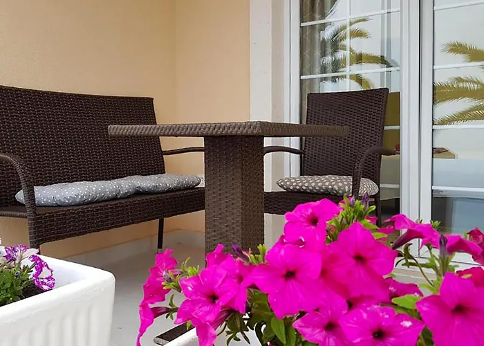 1 Bedroom Gorgeous In Rogotin-ploce Rogotin