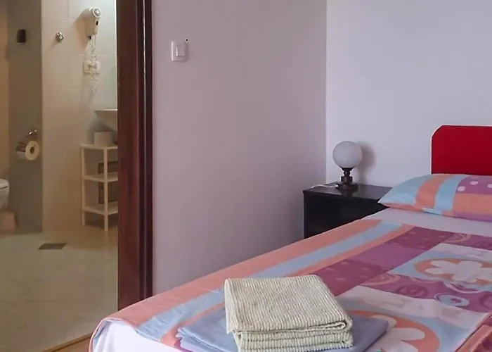 1 Bedroom Gorgeous In Rogotin-ploce Apartman Rogotin